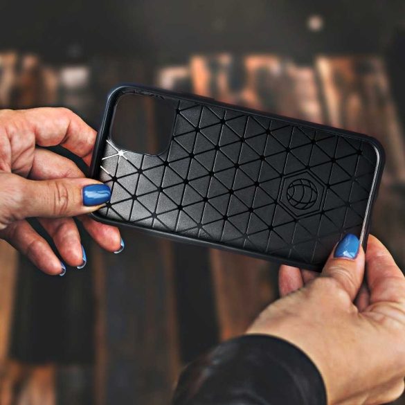 Carbon Case Flexible iPhone 13 hátlap, tok, fekete