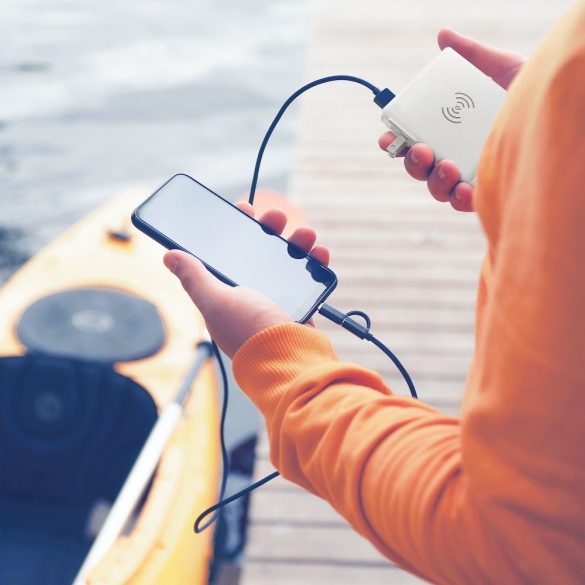 Forcell 4in1 Travel Set multifunkciós hordozható külső akkumlátor és vezeték nélküli töltő USB/USB-C, 8000mAh, fehér